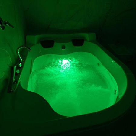My Brilliant Home With Jacuzzi 2 Steps From St Toledo ナポリ エクステリア 写真