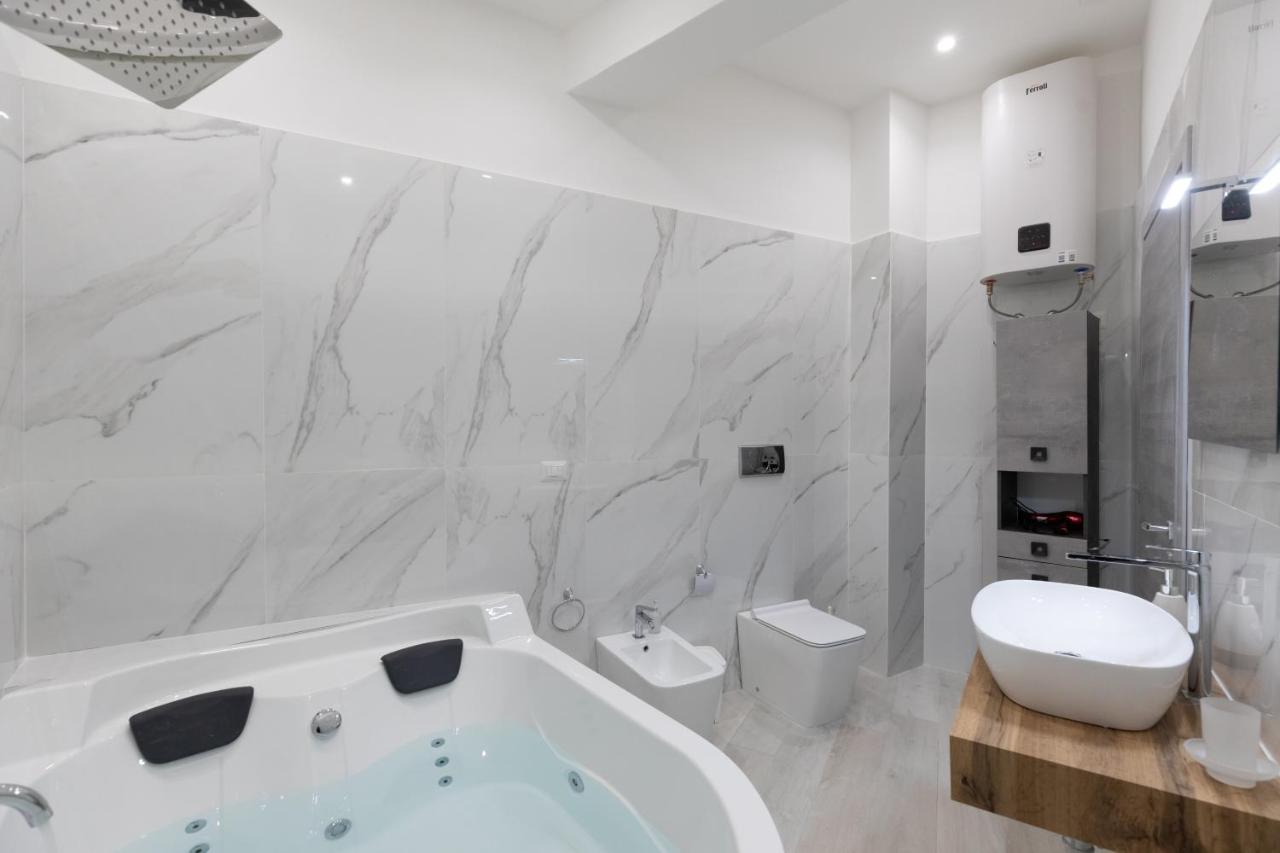 My Brilliant Home With Jacuzzi 2 Steps From St Toledo ナポリ エクステリア 写真