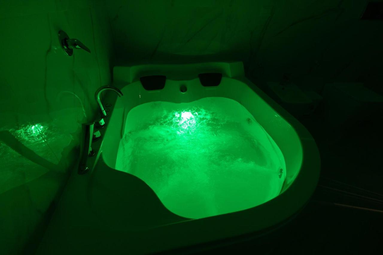 My Brilliant Home With Jacuzzi 2 Steps From St Toledo ナポリ エクステリア 写真