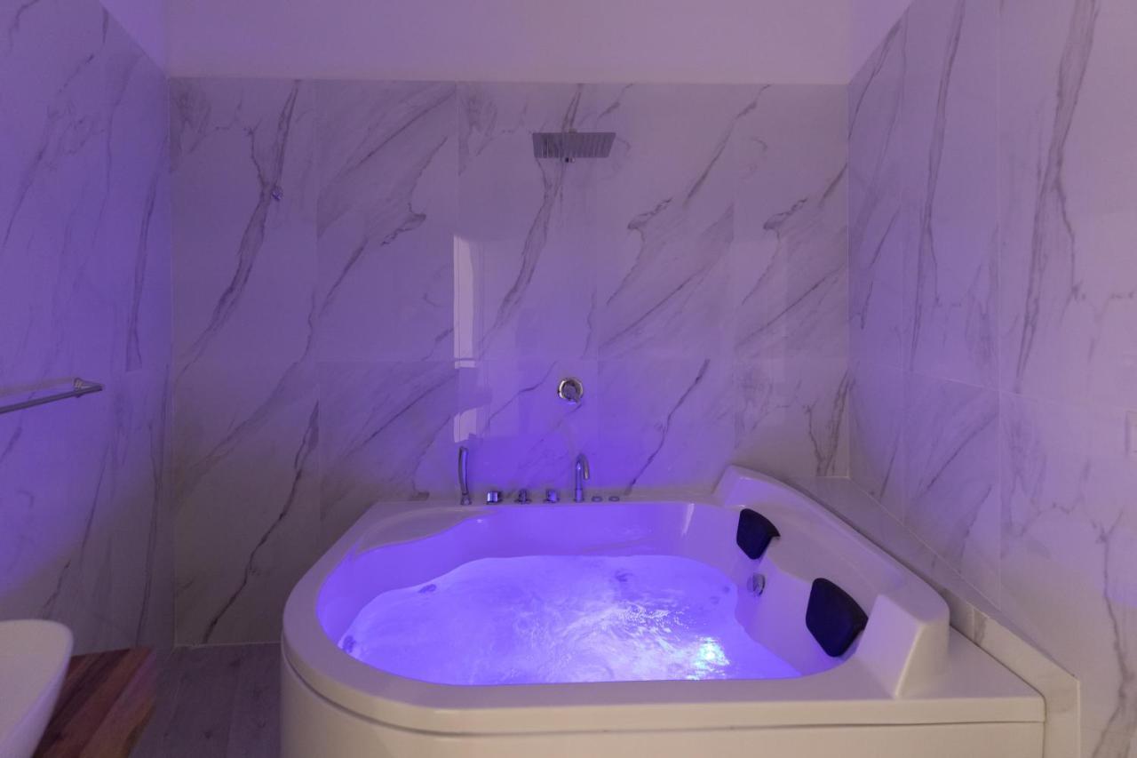 My Brilliant Home With Jacuzzi 2 Steps From St Toledo ナポリ エクステリア 写真