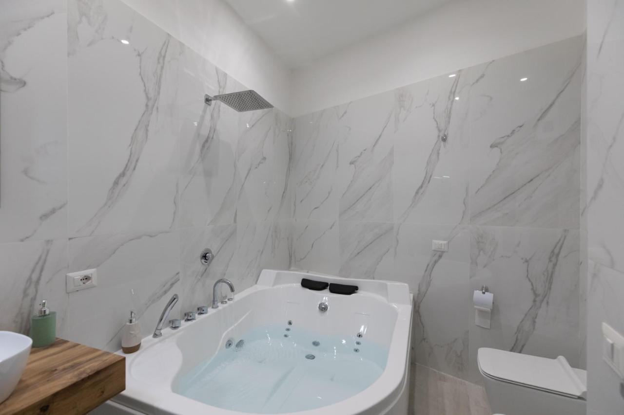 My Brilliant Home With Jacuzzi 2 Steps From St Toledo ナポリ エクステリア 写真