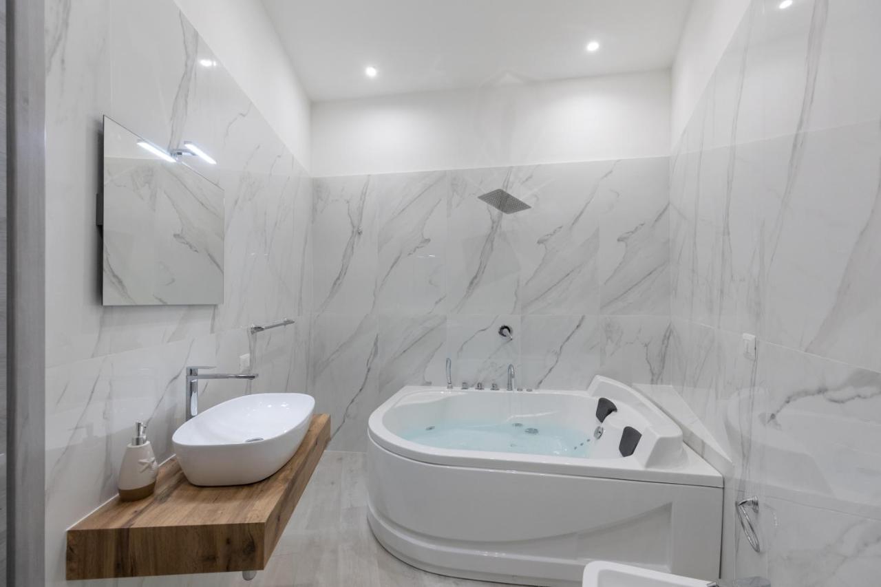 My Brilliant Home With Jacuzzi 2 Steps From St Toledo ナポリ エクステリア 写真